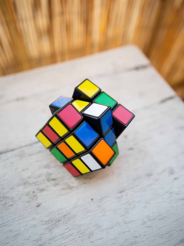 Guide complet sur la résolution de l'intemporel Rubik's Cube