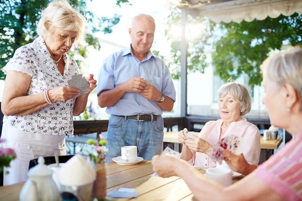 Quelle est la différence entre les jeux de cartes et ceux d'aventures ?