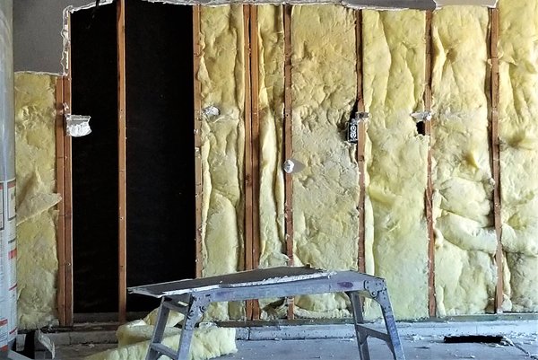 Pourquoi est-il important d'assurer une bonne isolation des joints ?