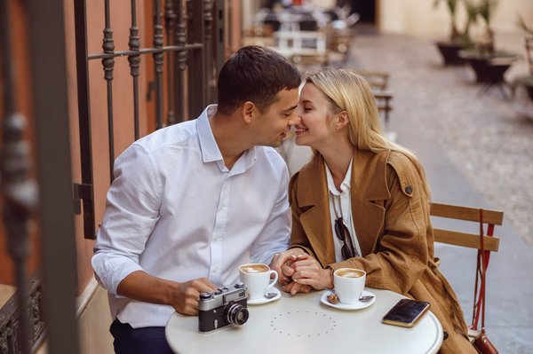 Les personnes en couples vivent-elles plus longtemps que les célibataires ?